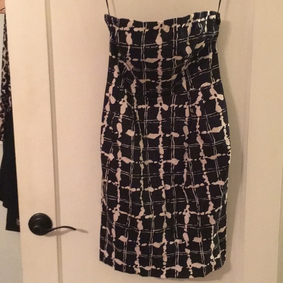 EXPRESS black white abstract strapless dress 6 - Picture 3 of 5